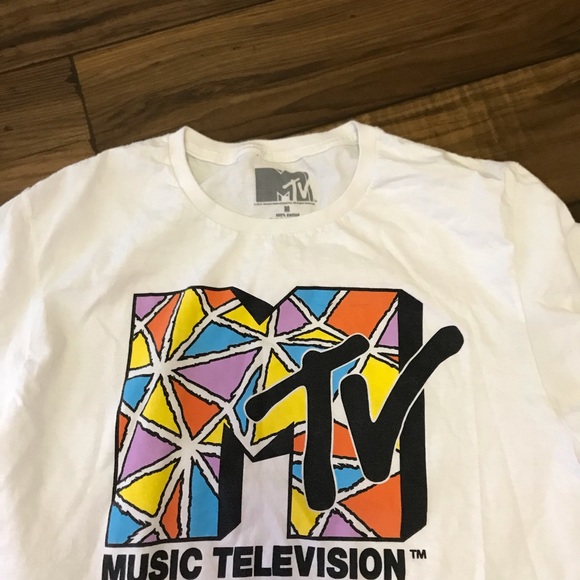 M tv shirt sz Medium women’s - Picture 3 of 3